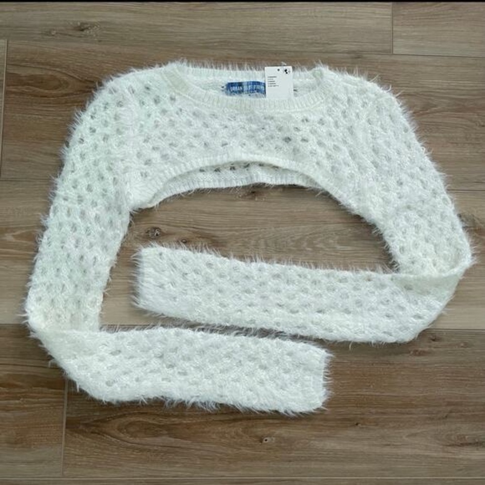 The softest UO shrug - Picture 4 of 8